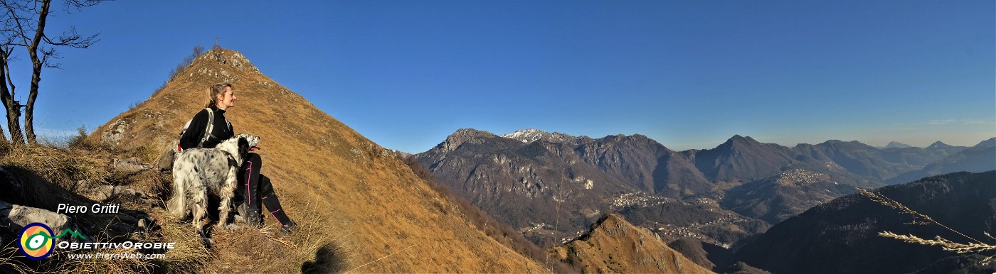 23 Dalla anticima sud la cima con vista sulla Val Serina.jpg